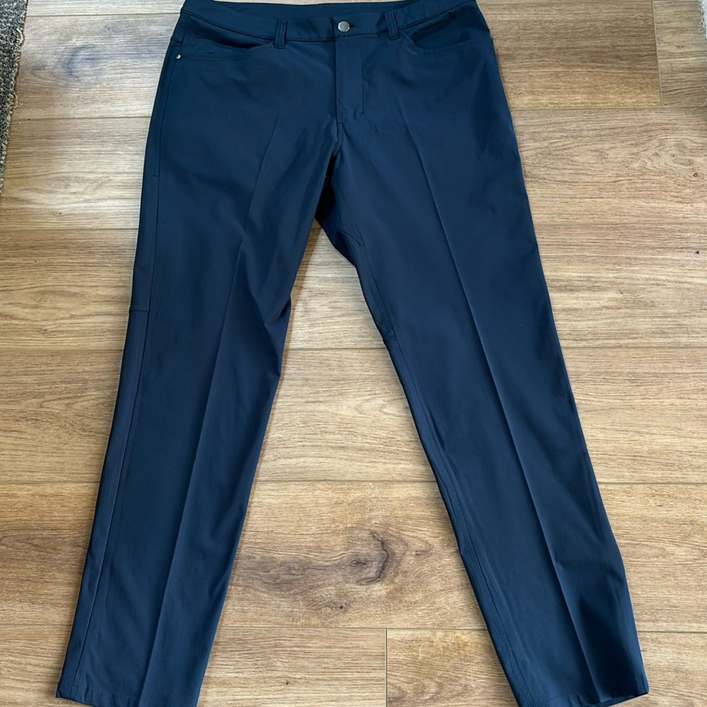 Lululemon men’s pants 34x32. Navy blue. Excellent condition
